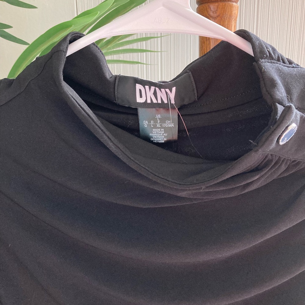 Stylish DKNY Sleeveless Top - Picture 5 of 7